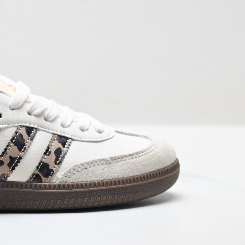 Real shot consultation customer service-12