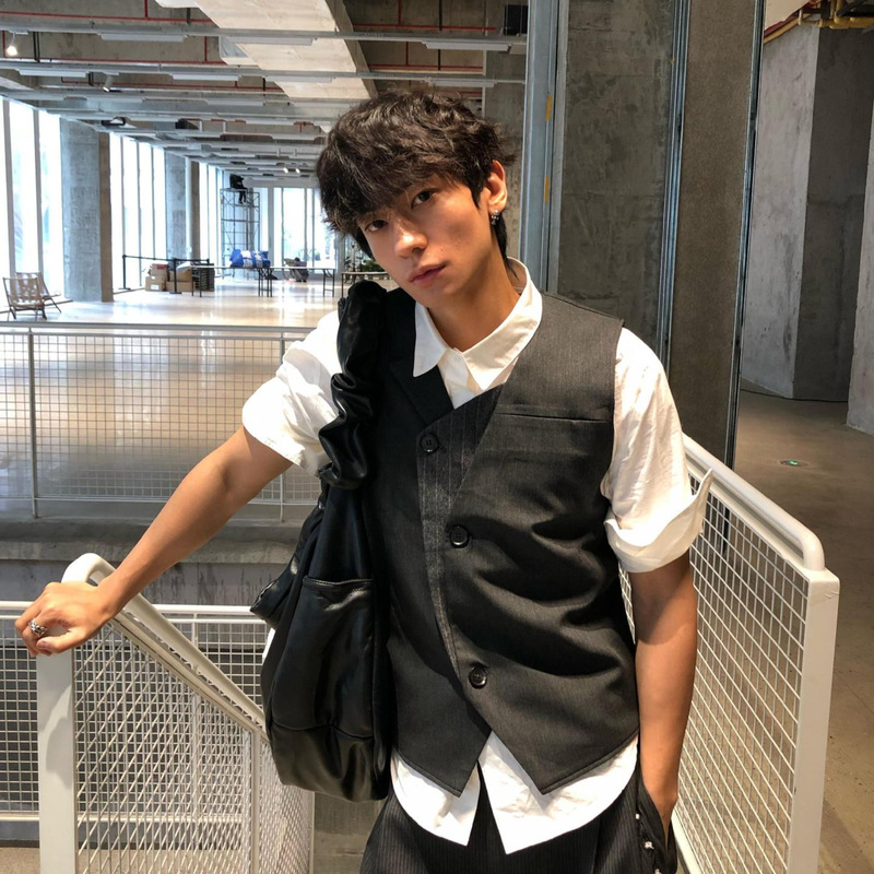 High-quality original wool blend vest with contrasting color layered placket, slim-fit vintage gentleman's casual nobleman vest for men