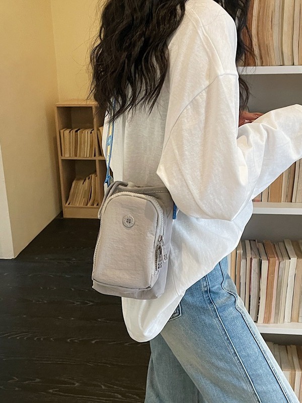Bolso de nylon ligero de moda 2026 nuevo bolso de teléfono móvil simple versátil bolso de hombro de moda para mujeres