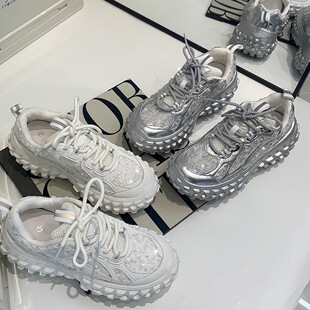 �W��վ106D210݆̥����Ƭ�ϵ�ЬŮ��2025�¿����\�����eЬ