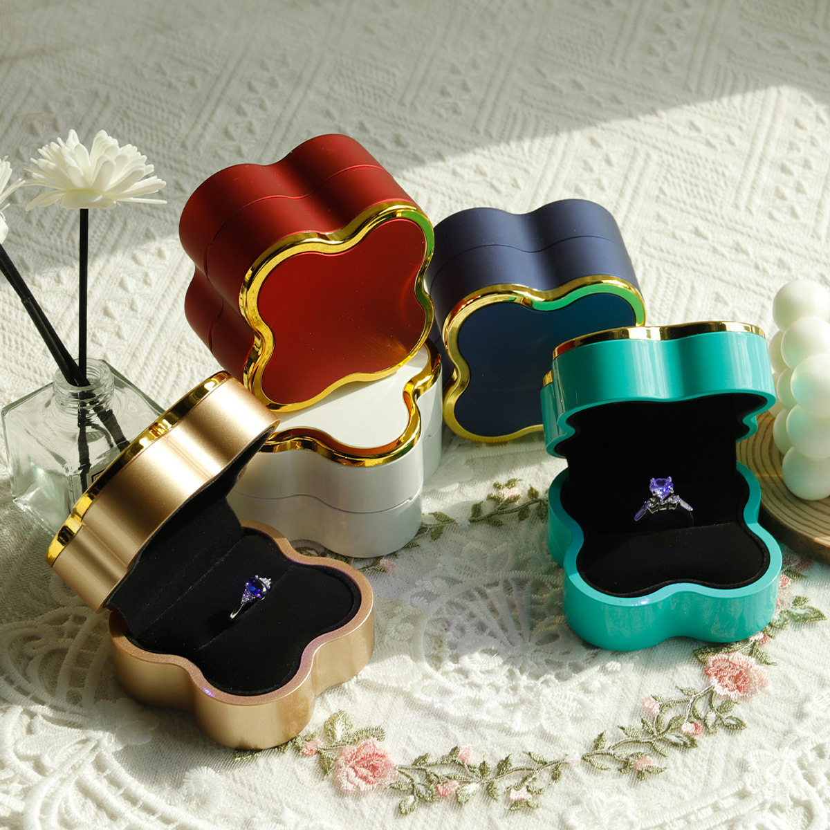 ��Ҷ������ƺ�led������ƶԽ������������е�׹����Ʒ��װ��