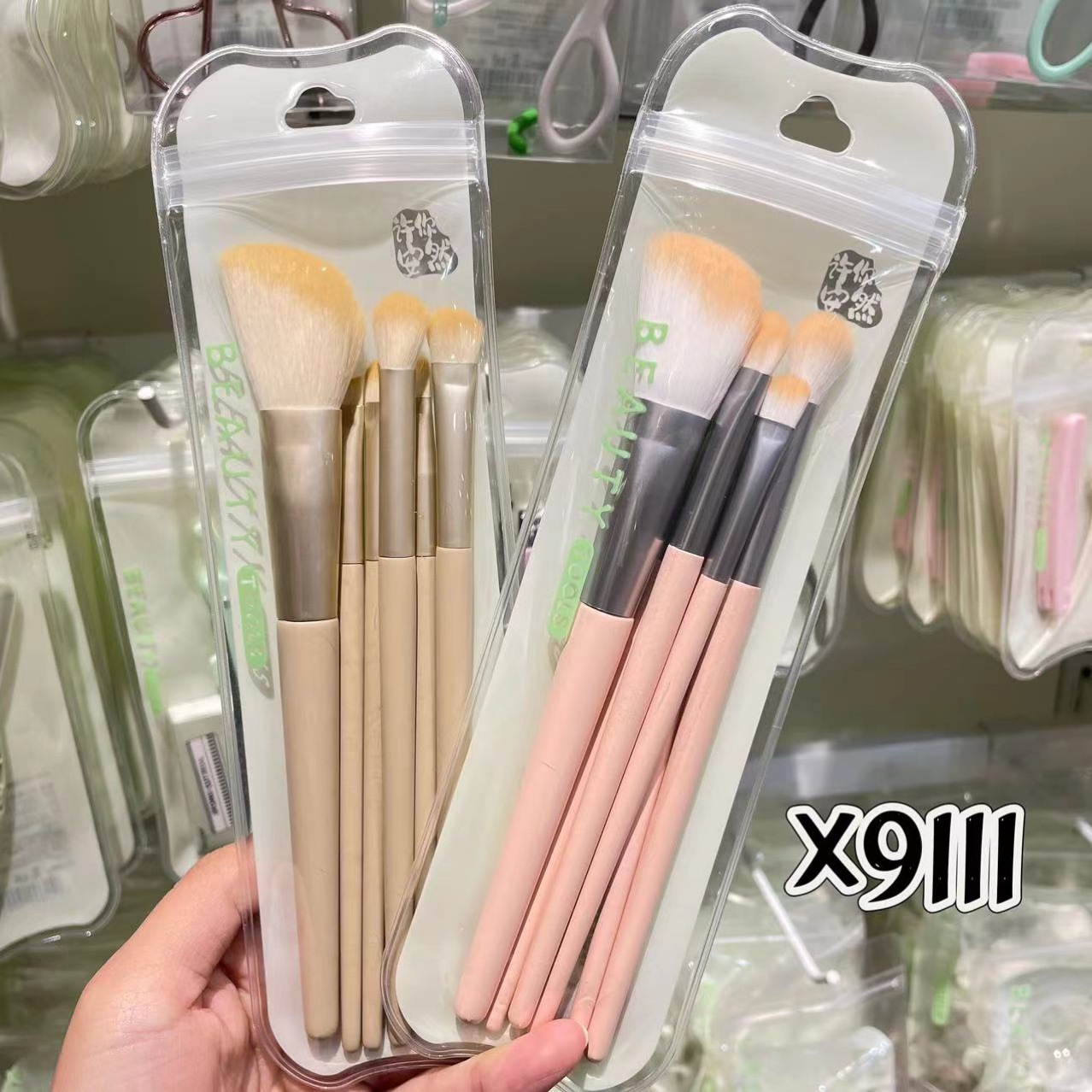 新品~雪玛丽时尚便携式 眼影刀锋眼线腮红 眉粉定妆粉散粉刷 唇刷