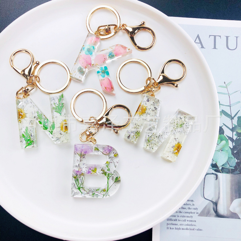 Dried Flower 26-Letter Keychain Resin Real Flower Plant Handmade Resin Bag Pendant Wholesale Handmade