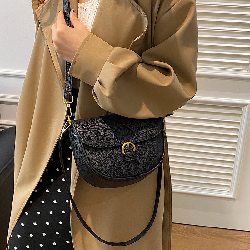 Women's Medium Pu Leather Solid Color Vintage Style Classic Style Sewing Thread Oval Magnetic Buckle Shoulder Bag display picture 6