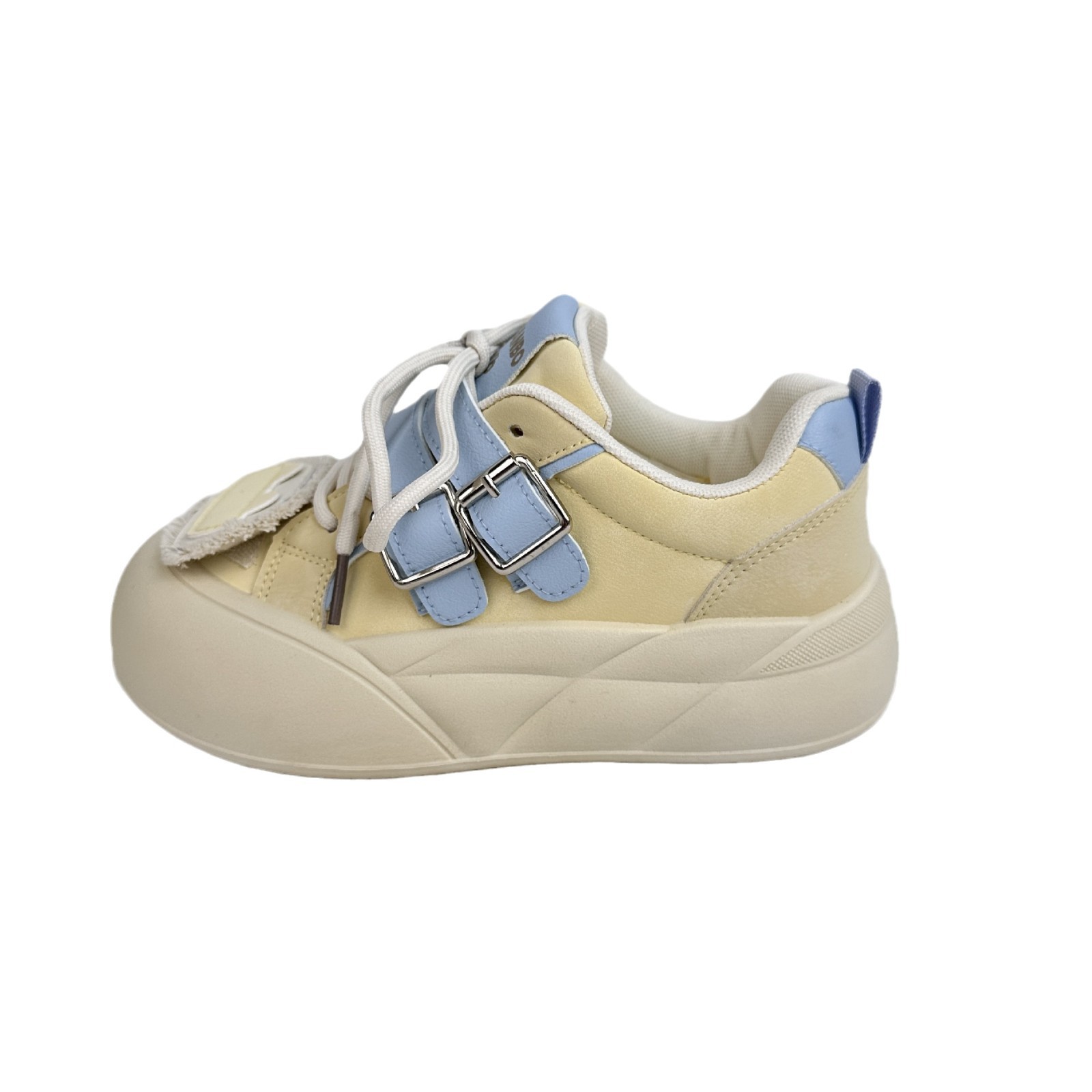 Tortas de pino de onda lejana, suela gruesa, zapatos blancos, estudiante, moda de primavera 2025, zapatos de pan de cabeza grande, zapatos de tabla, cabello femenino