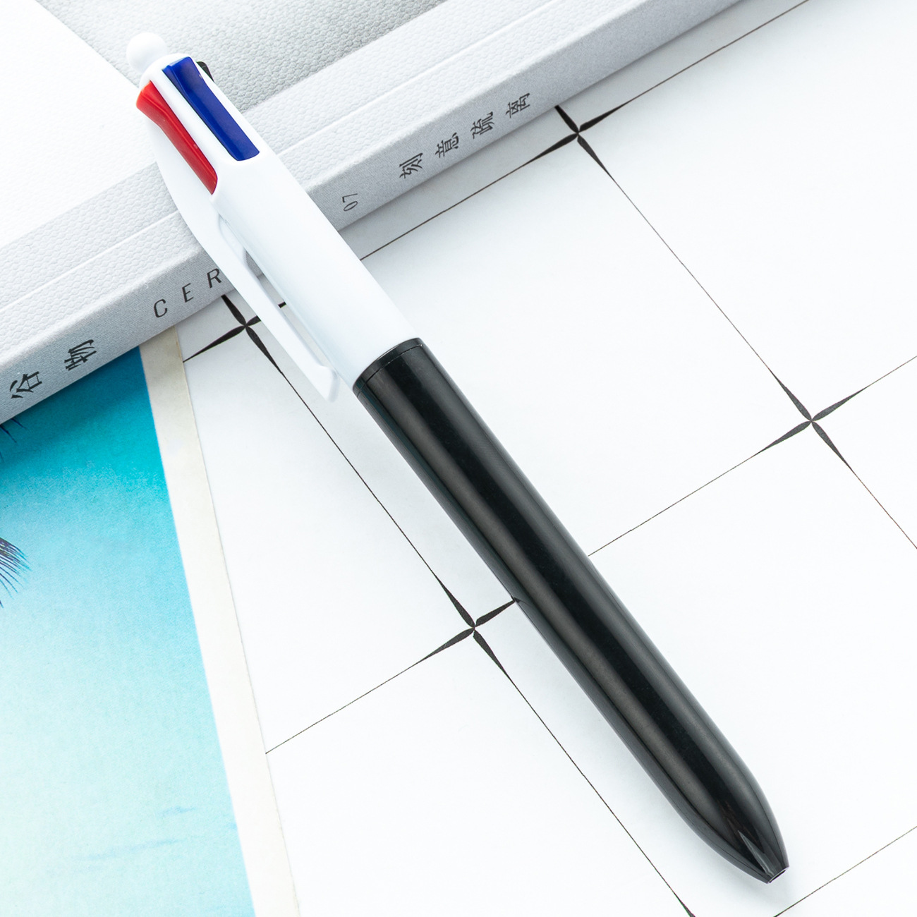 Estudiantes papelería multicolor bolígrafo móvil cuatro en uno bolígrafo manual para tomar notas bolígrafo de plástico bolígrafo mayorista