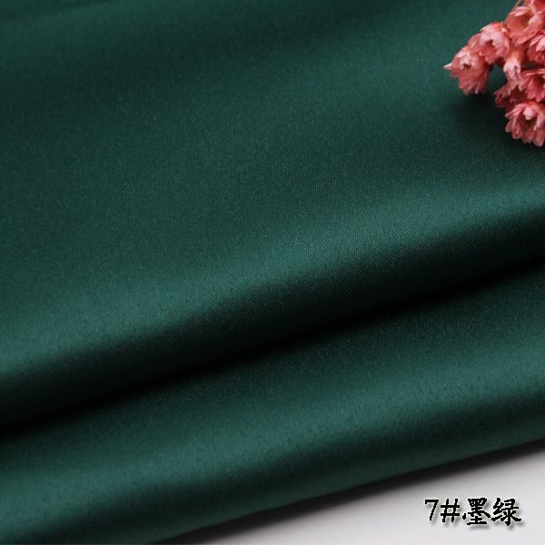 厚手のつや消しサテン生地の高級服のウェディングドレス|undefined