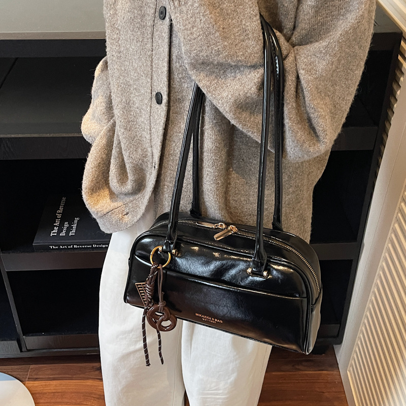 Bolsa de almohada retro para mujeres invierno 2025 nueva alta sensación de cuero suave bolsa de hombro bajo la axila bolsa de bolos de mano de moda