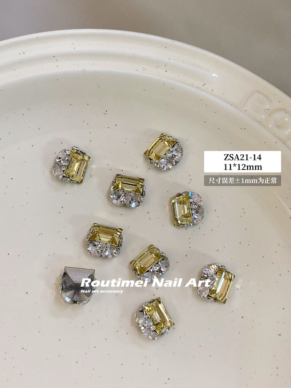 新品のk 9水晶のハトの卵のネイルアクセサリーが爆発しました。|undefined