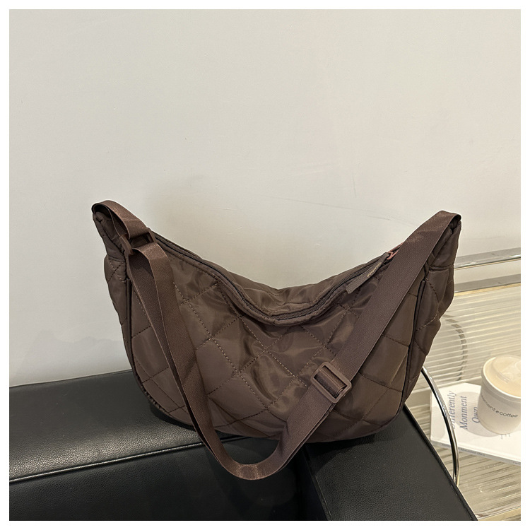 "Stylish large-capacity dumpling bag 2025 New trendy and fashionable niche single-shoulder bag, versatile and simple crossbody bag wholesale. undefined