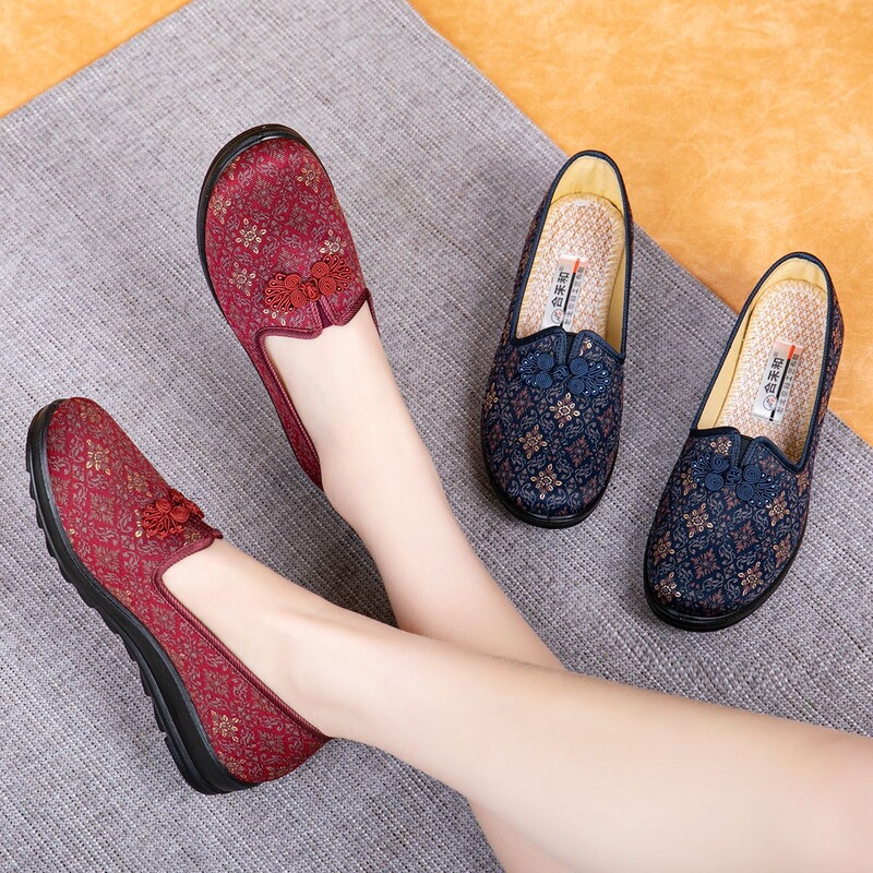 2026 New Model of Shoes for the Elderly, Non-Slip, Soft-Soled, Comfortable for the Feet, Lightweight Slip-On Shoes for Middle-Aged and Elderly Women, Grandma and Mom Shoes 2026 New Model of Shoes for the Elderly, Non-Slip, Soft-Soled, Comfortable for the Feet, Lightweight Slip-On Shoes for Middle-Aged and Elderly Women, Grandma and Mom Shoes