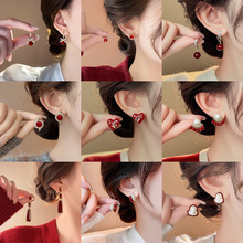 2025年新款潮喜庆红色珍珠耳钉复古港风气质耳环轻奢高级感耳饰女