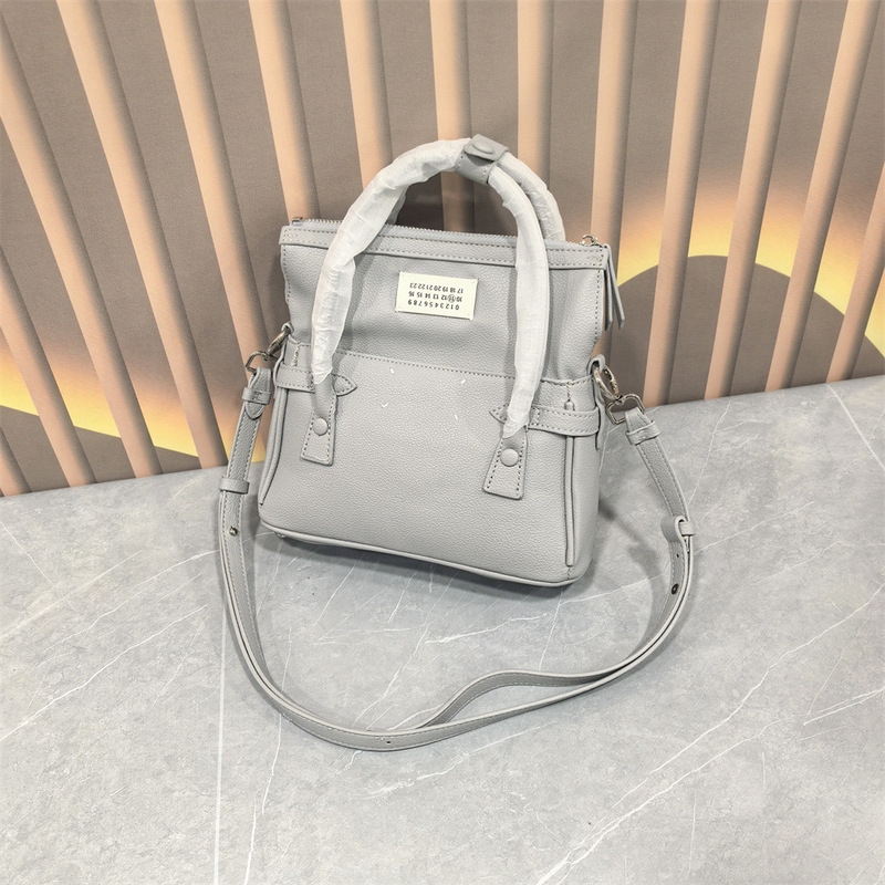 Maison Margiela Margiela 2025 New High-End Genuine Leather Fashion Shoulder Bag Cross-Body Handbag