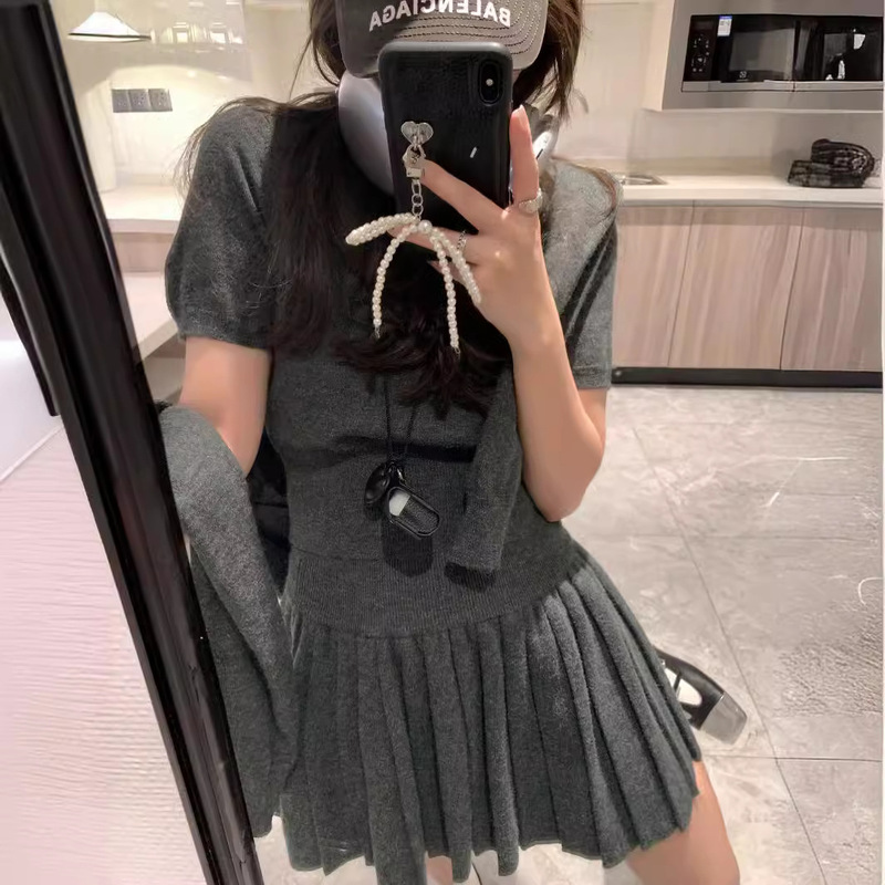 Classic preppy style knitted three-piece set suit women's knitted cardigan + short-sleeved sweater + pleated skirt suit