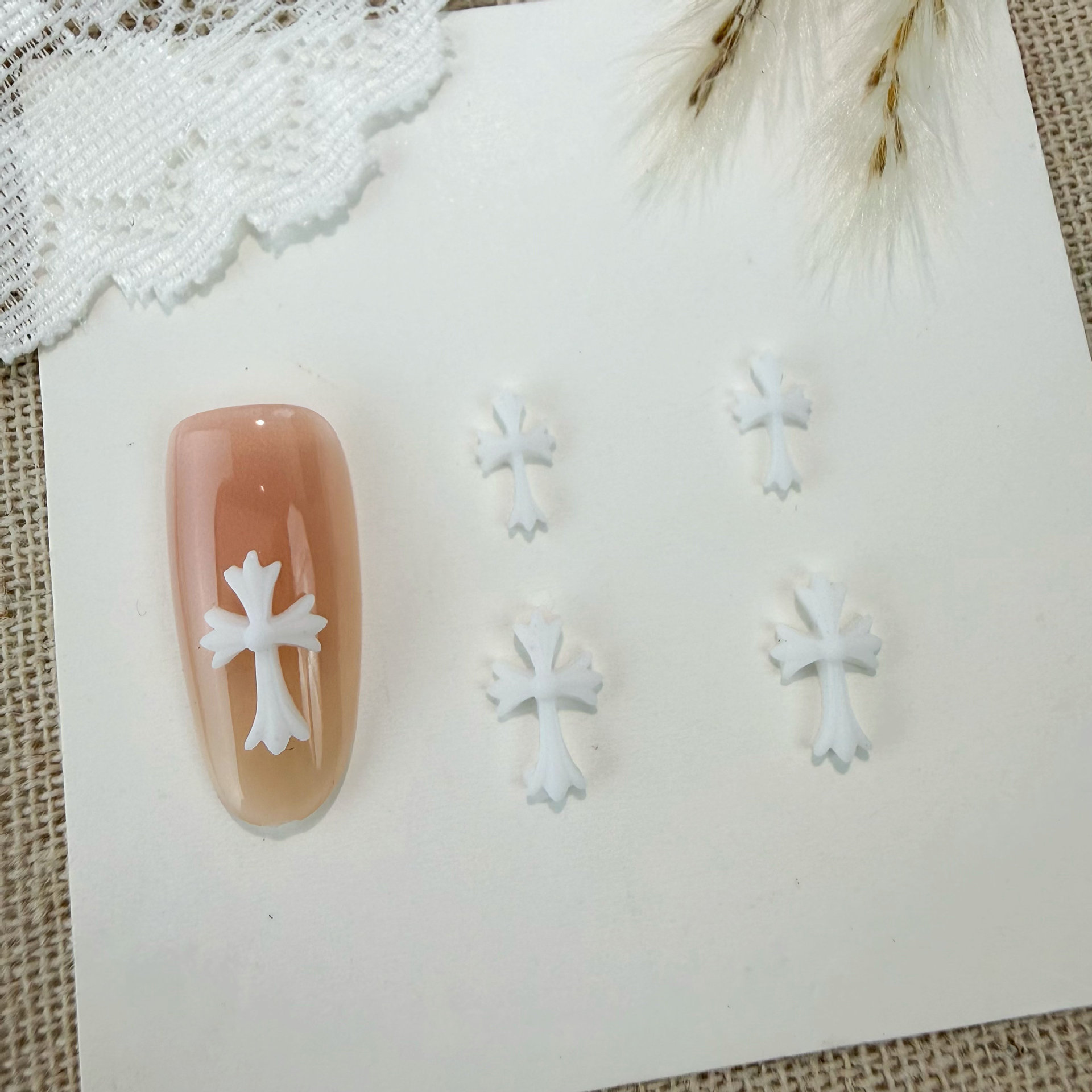 Fábrica de joyas de uñas cruz transfronterizas resina diy color tridimensional cro corazón teléfono móvil caso accesorios de uñas lote