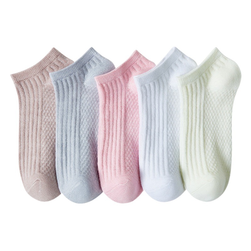 Rayas verticales suaves de las niñas color sólido Pequeño Libro Rojo primavera y verano populares calcetines de corte bajo masaje Fondo barco Calcetines al por mayor Zhuji