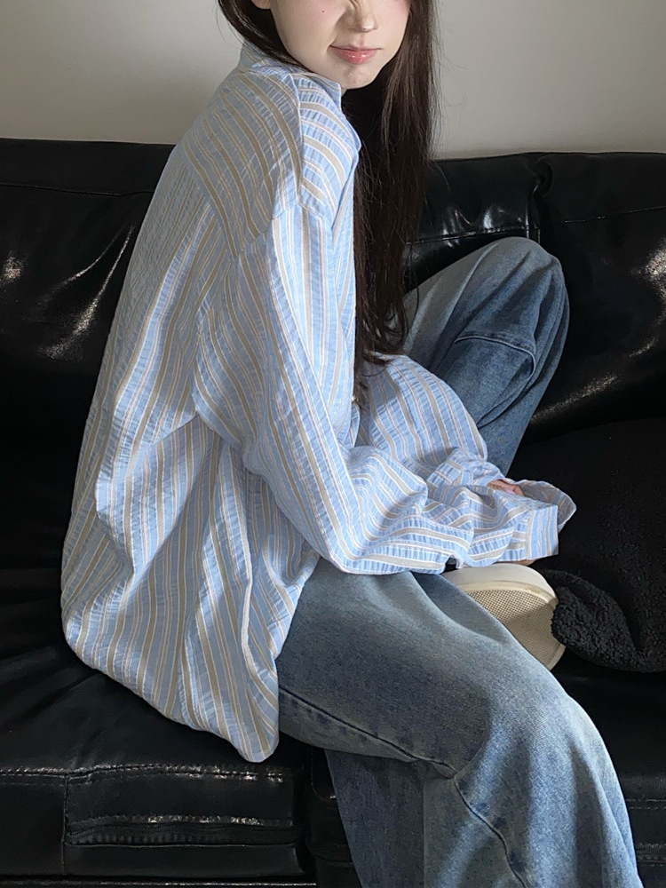 アメリカのレトロな秋の新型の怠惰な風の爽やかなストライプのシャツのコートの女性のゆったりしている百合の日焼け止めの長袖のシャツ