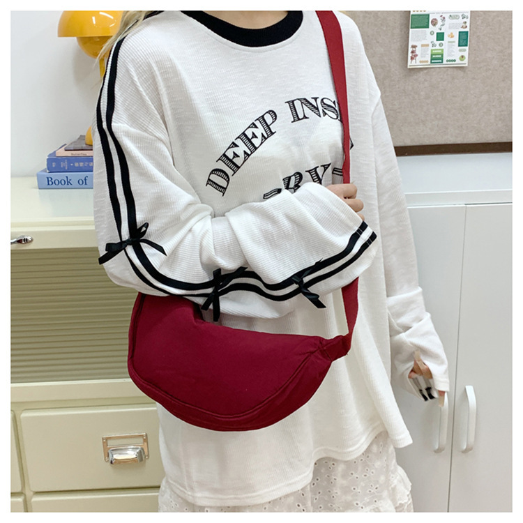 Women's Small Nylon Solid Color Streetwear Sewing Thread Dumpling Shape Zipper Underarm bag 23L display picture 12