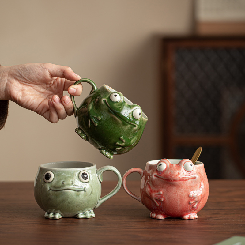 Creative Frog-Shaped Personalized Coffee Mug with Spoon, Ceramic Mug with High Aesthetic Value, Export Office Retro Mug Gift