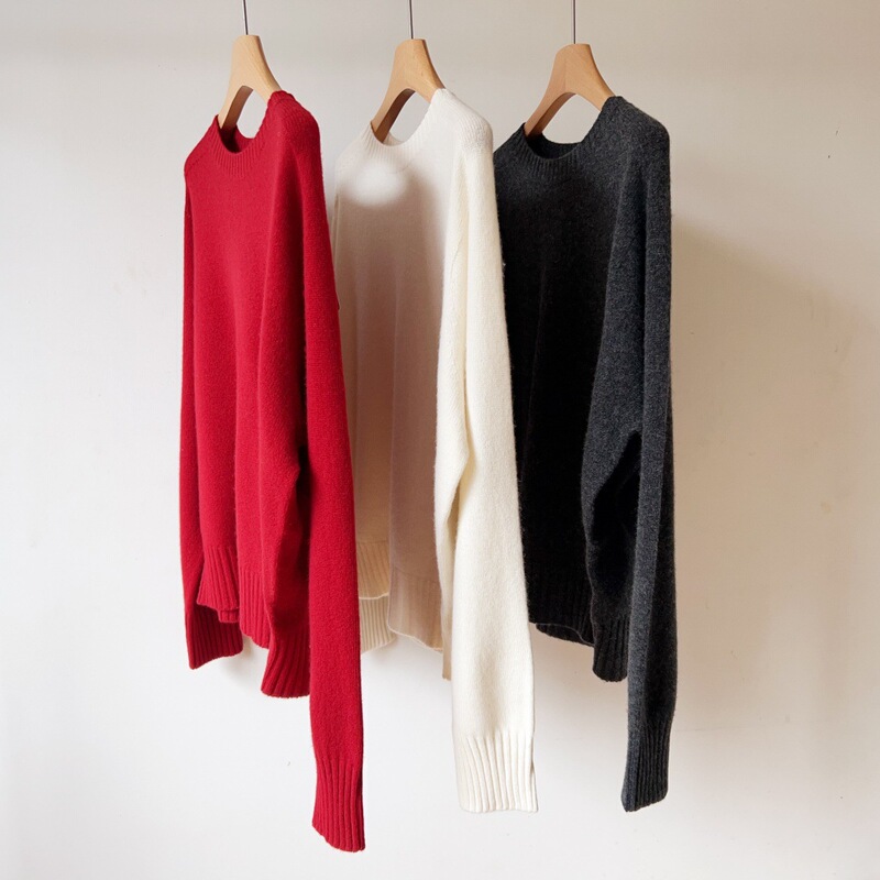 100% wool, seamless knit! Minimalist round-neck comfortable wool sweater, perfect for layering as a pullover long-sleeve base layer 100% wool, seamless knit! Minimalist round-neck comfortable wool sweater, perfect for layering as a pullover long-sleeve base layer