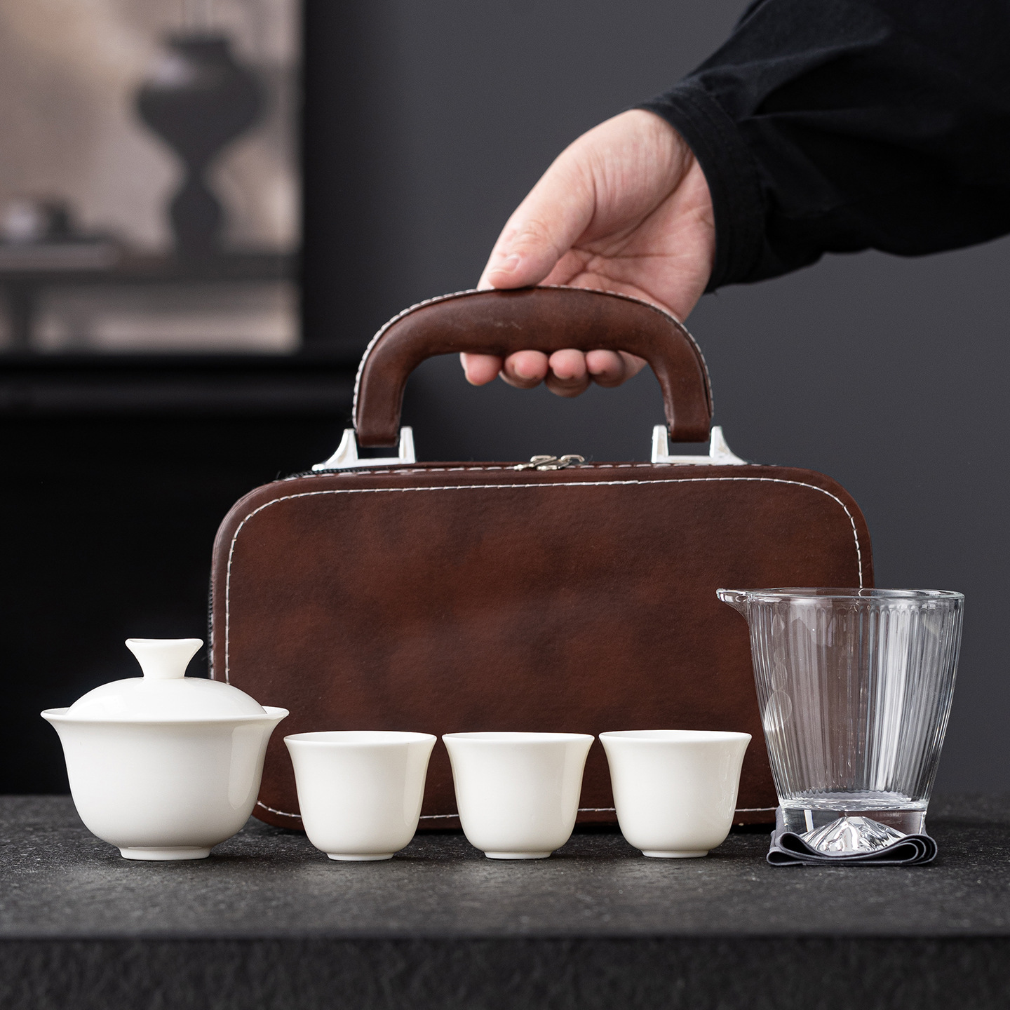 Travel handheld tea set for traveling