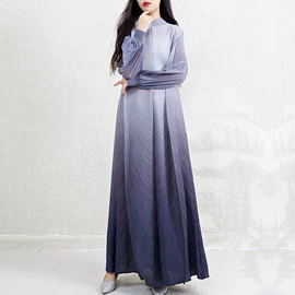 连衣裙;时尚休闲套装;女式T恤