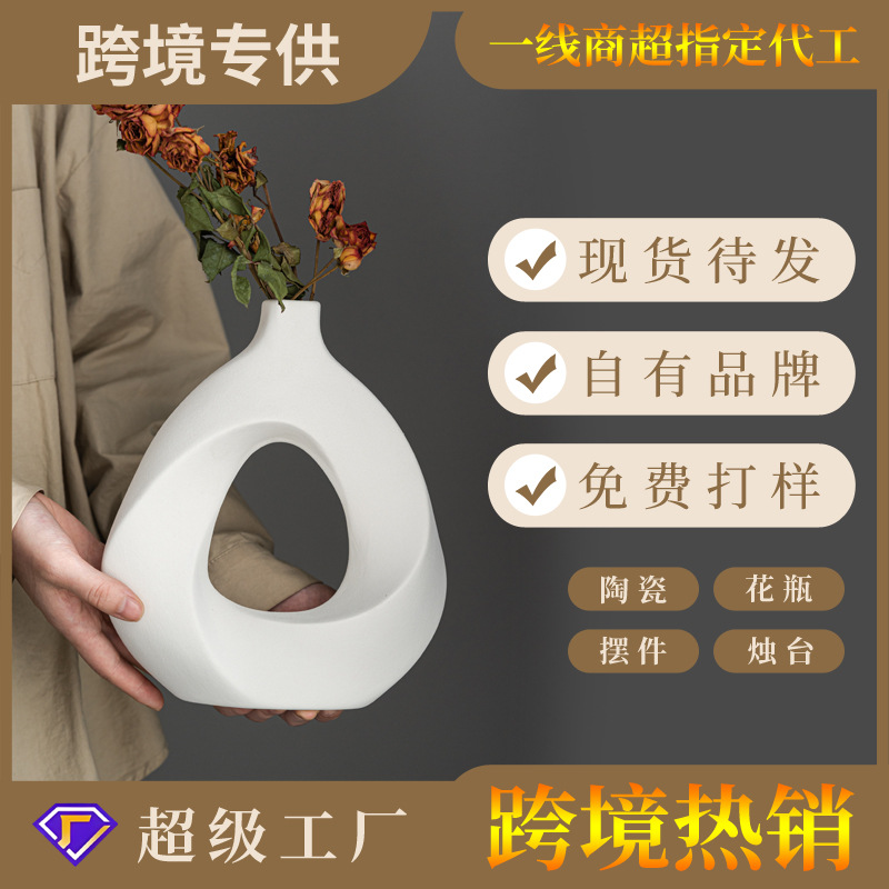 Nuevo jarrón de cerámica de bobina triangular de alto nivel de sensación de flor enchufe SHIN TEMU decoración de escritorio transfronteriza al por mayor