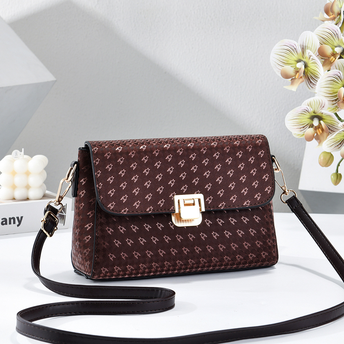 2026 nuevo lujo ligero retro impresión bolso de mano de mujer temperamento francés bolso de hombro universal bolso de mochila suministro