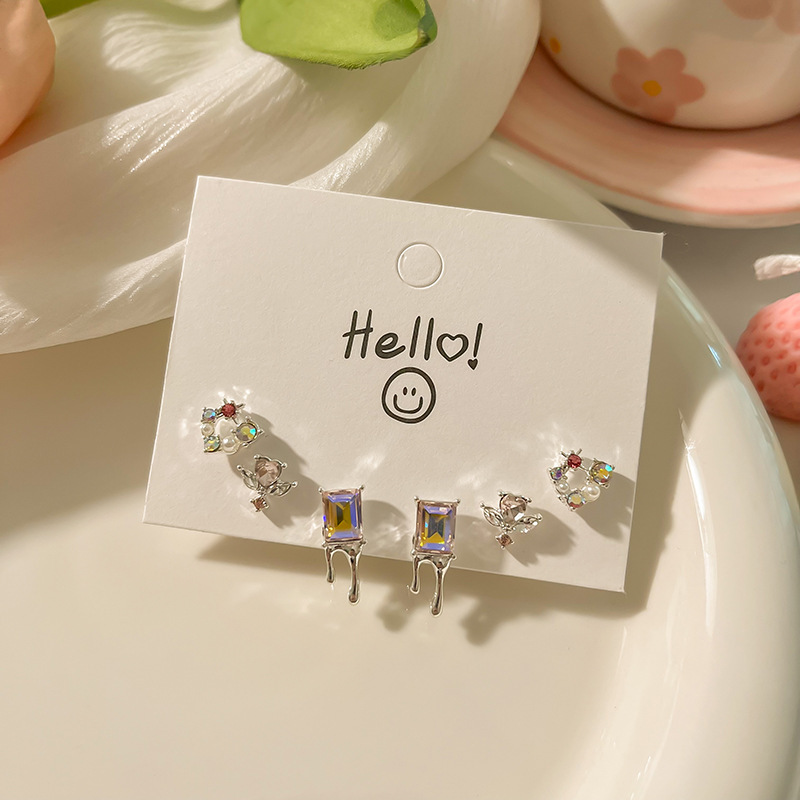 Juego de pendientes de aguja plateados, sencillos y compactos para mujer, pendientes geométricos en forma de corazón, bonitos, dulces y versátiles, venta al por mayor para puestos de mercado