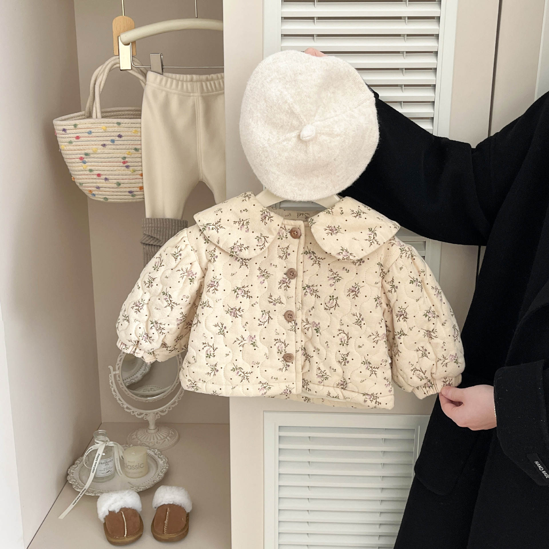 Ropa de algodón de invierno chaqueta de niñas con chaqueta de algodón de flor de terciopelo bebé con collar de encaje de manga larga cardigan cálido
