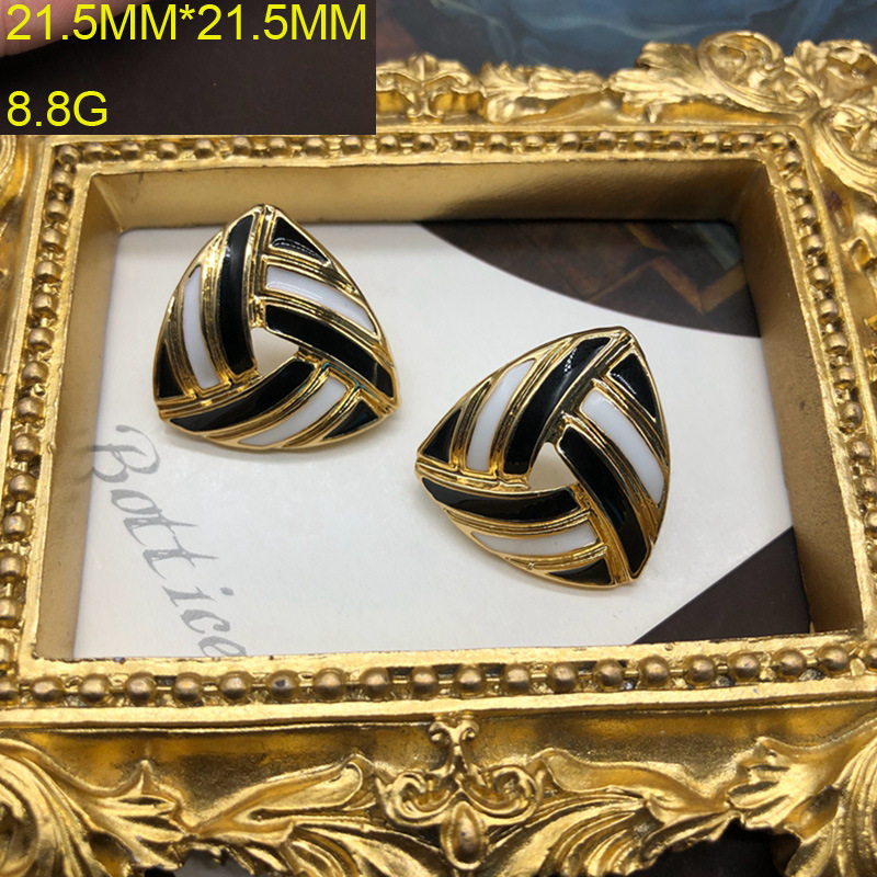 D85 ear clip