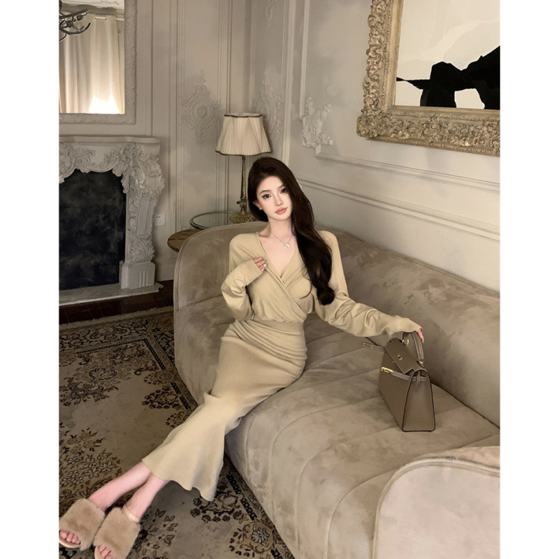 昕可达 羊毛针织连衣裙高级感内搭女秋冬收腰V领打底裙|undefined