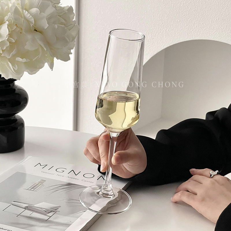 Copa de champán de alto valor Copa de vino de vidrio alto de cristal francés Copa de vino tinto de lujo ligero para el hogar Copa de vino espumoso