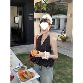 （打揽）甜美风黑色波点挂脖V领背心女夏季设计感小众修身别致上