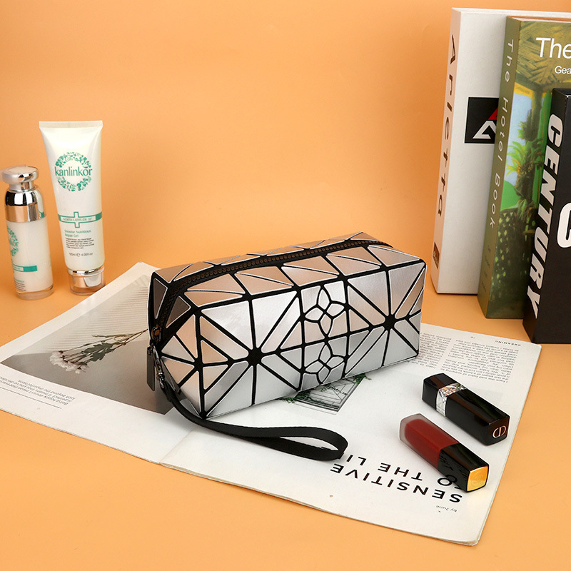 PU Pearlescent Bright Geometric Diamond Lattice Cosmetic Bag 2024 New Clutch Bag Women's Cross-border Rectangular Fashion Pencil Case PU Pearlescent Bright Geometric Diamond Lattice Cosmetic Bag 2024 New Clutch Bag Women's Cross-border Rectangular Fashion Pencil Case