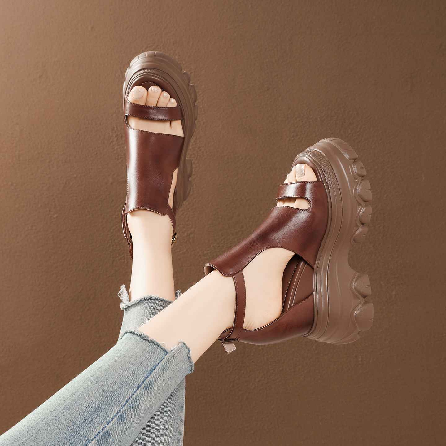 Giày sandal cao gót nữ hở mũi phong cách La Mã, đế xuồng cao 14 cm, da thật, gót vuông, quai mảnh — màu nâu, màu đen
