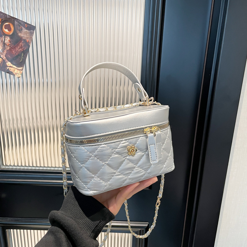 Bolso popular de este año bolso de mano mujer 2024 invierno nuevo estilo simple chaîne de diamante mochila bolso de cubo