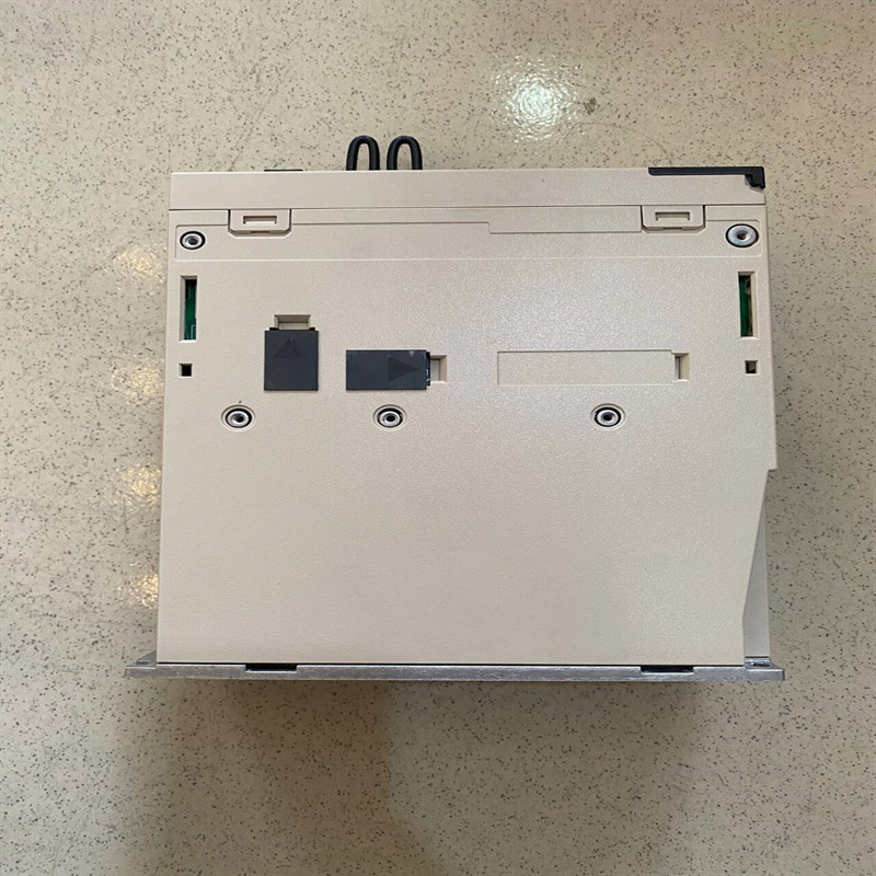 日本安川YASKAWA驱动器SGD7S-7R6A00B202全新原装正品