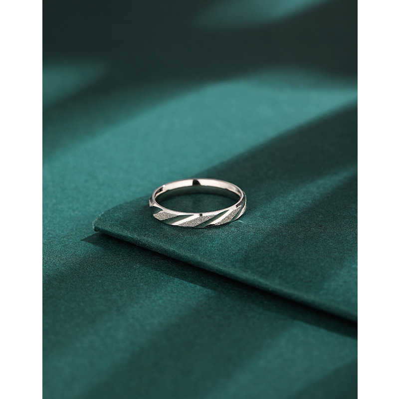 Anillo de plata esterlina S925 anillo de hombres y mujeres esmerilado mismo anillo cerrado par de luz diseño de nicho de lujo
