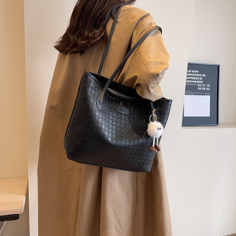 Bolso de gran capacidad de cercanías de moda 2023 nuevo bolso de mujer bolso de hombro de estilo occidental casual todo partido bolso de mano de color de contraste de moda