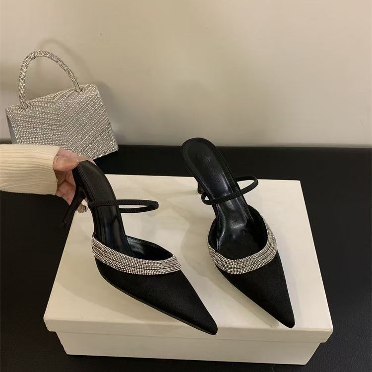 Mule made of satin
