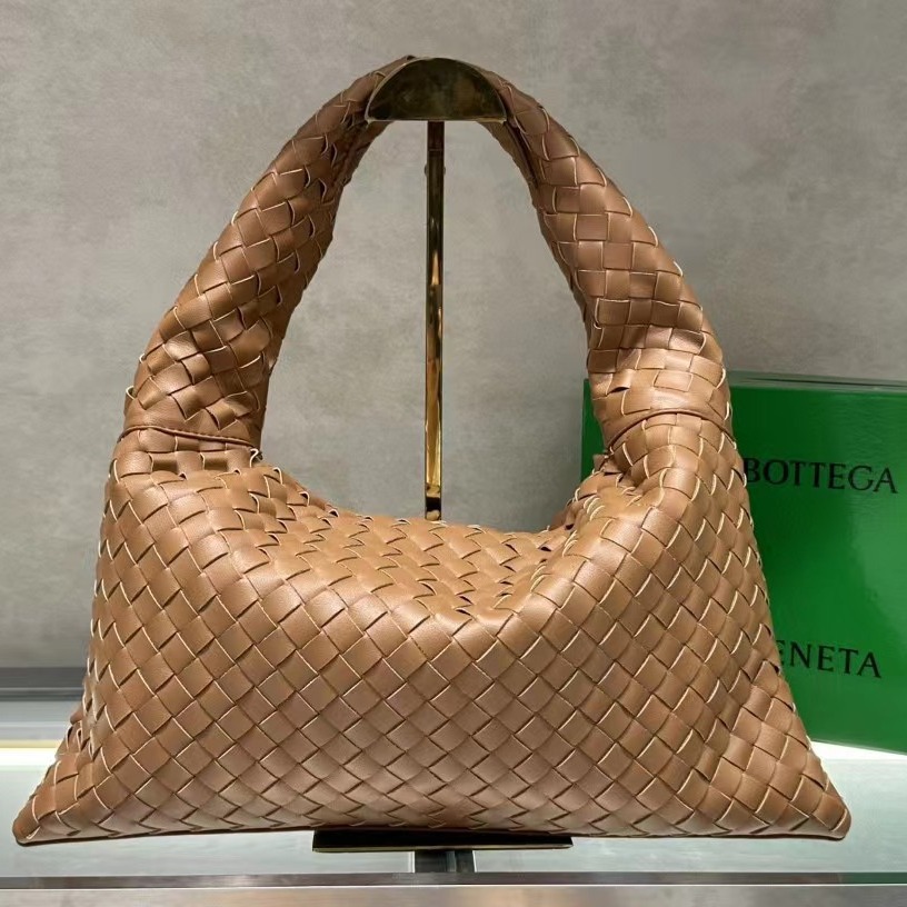 2024 여름 새로운 공장 직접 배치 BV 짠 손으로 휴대용 겨드랑이 가방 크로와상 메신저 가방 이중 사용 가능