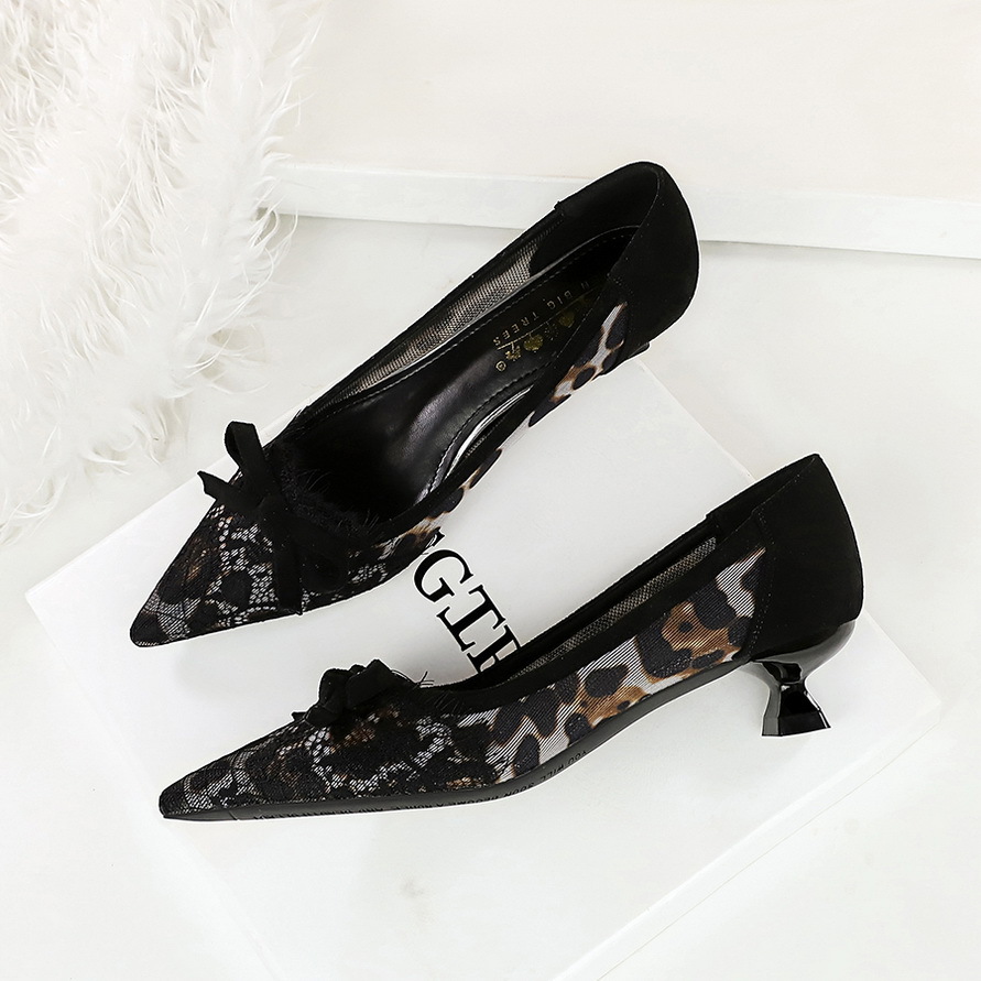 230-26 European And American Style Pointed Toe Sexy Lace Women's With Bowknot, Wine Glass Comfortable Low Heel, Shallow_vogvips.com