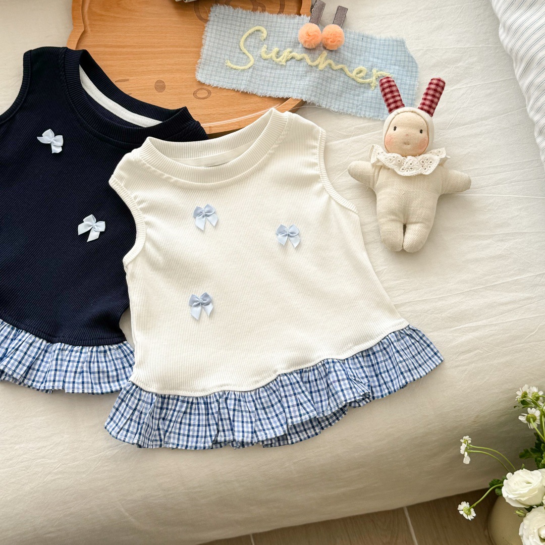 Xianning Seven Girls Summer Nuevos productos Tops de manga corta Estilo occidental Decoración de mariposa Encaje Moda Ropa de jardín de infantes de media manga pequeña