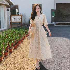 2025哺乳衣碎花连衣裙女夏法式茶歇裙V领辣妈外出喂奶显瘦长裙