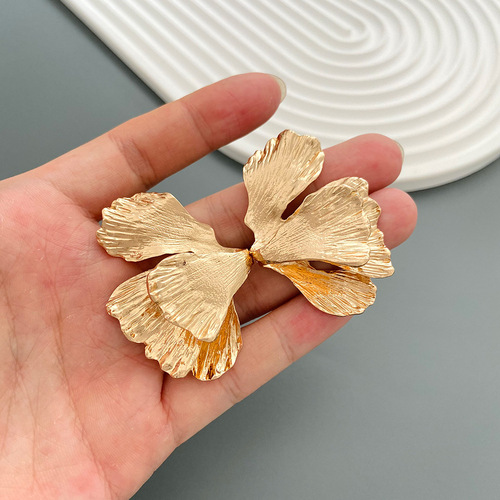 European and American cross-border exaggerated retro personalized temperament alloy leaf earrings fashionable creative street tree leaf women's earrings