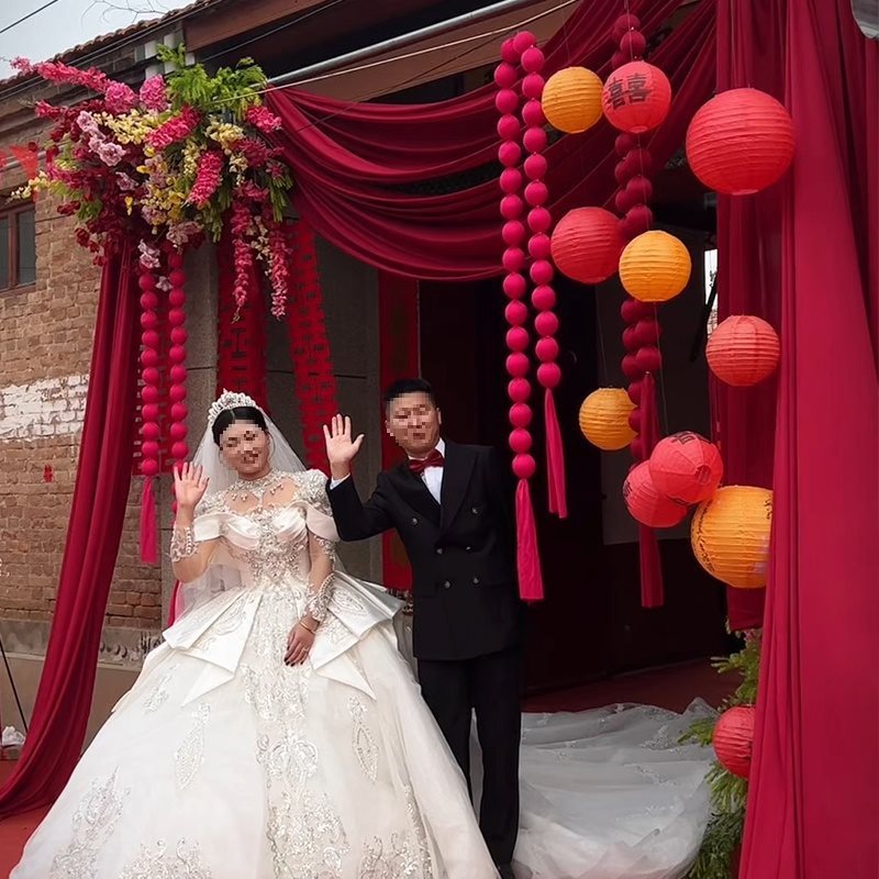結婚式の庭の装飾、田舎の自作の家の庭の装飾、結婚式の門、長い結婚式の文字のカーテン、ランタンと滝|undefined