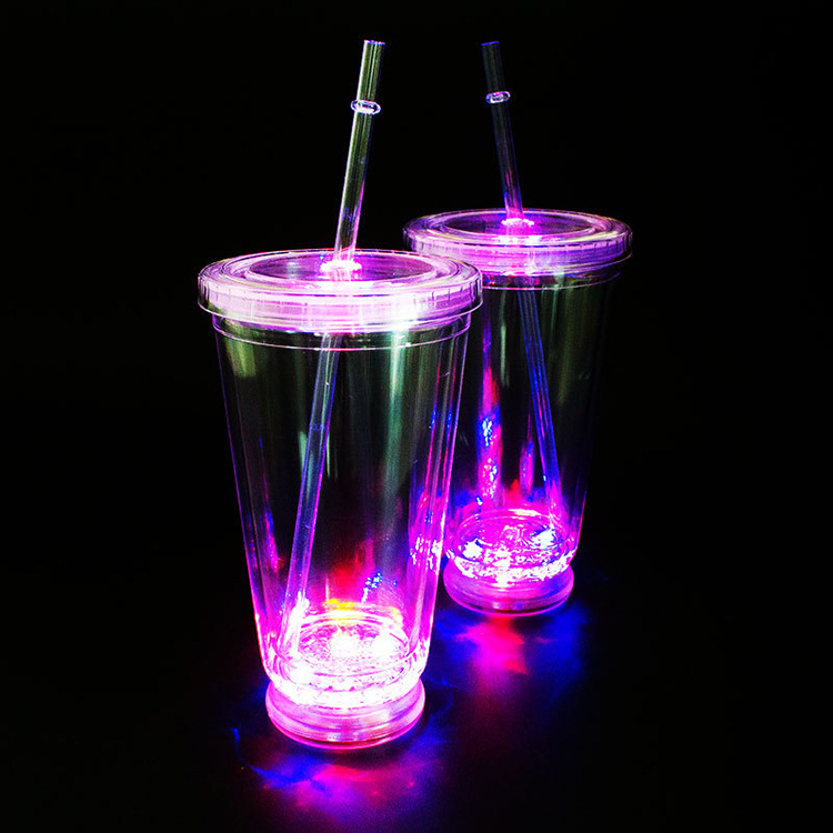 Ventas directas de tazas de paja LED tazas luminosas de plástico de doble capa tazas luminosas de jugo de fruta tazas de plástico se pueden imprimir LOGO regalos luminosos