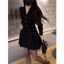 法式轻奢高级感收腰性感连衣裙女2025春秋新款V领显瘦修身A字裙子