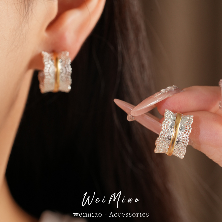 Aguja de plata de metal de encaje de viento en forma de C personalidad temperamento nicho pendientes de moda ligero lujo alta sensación de auriculares al por mayor image 3